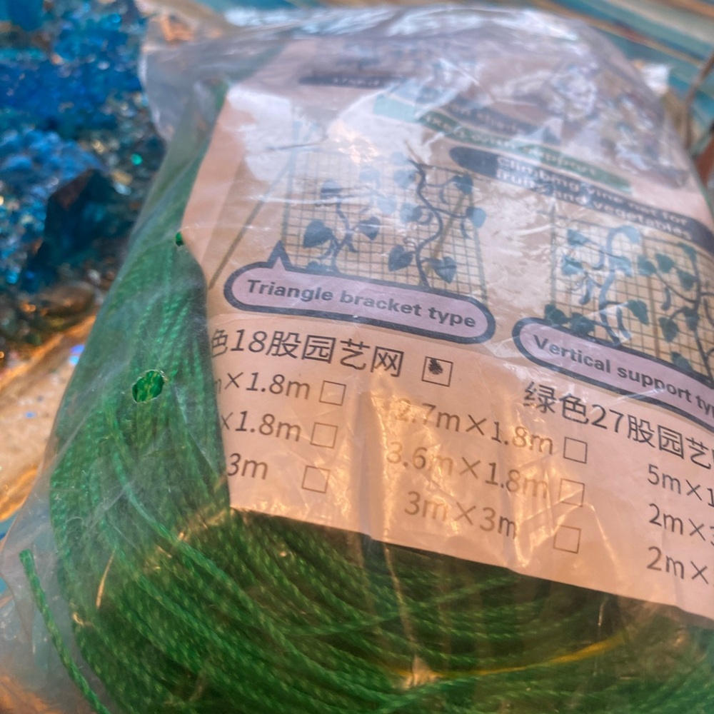 Vibrant Green Crafting Threads - Picture 2 of 9